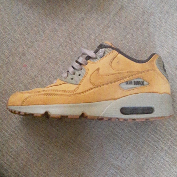 Nike Air Max 90 Gold/Sage sneakers - Picture 2 of 5